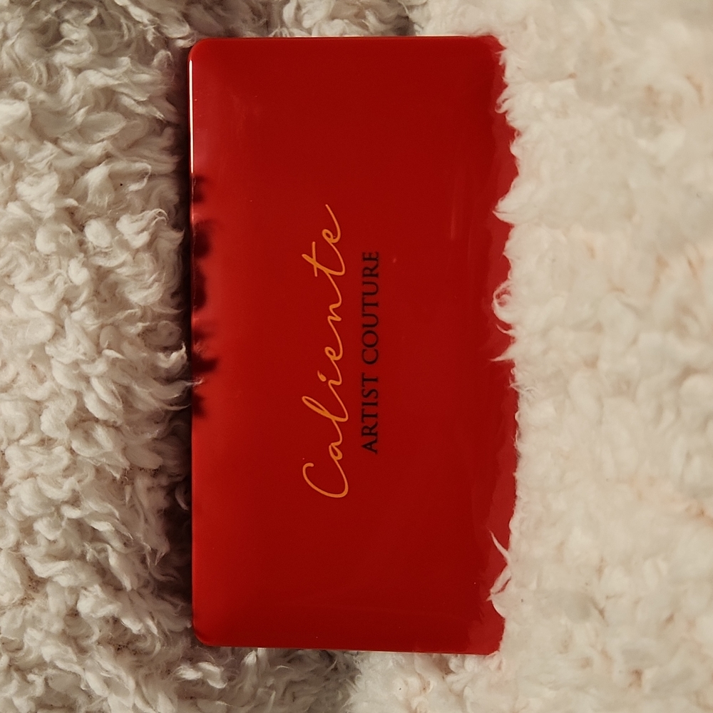Caliente Artist Couture Eyeshadow Palette Brand New Never Used